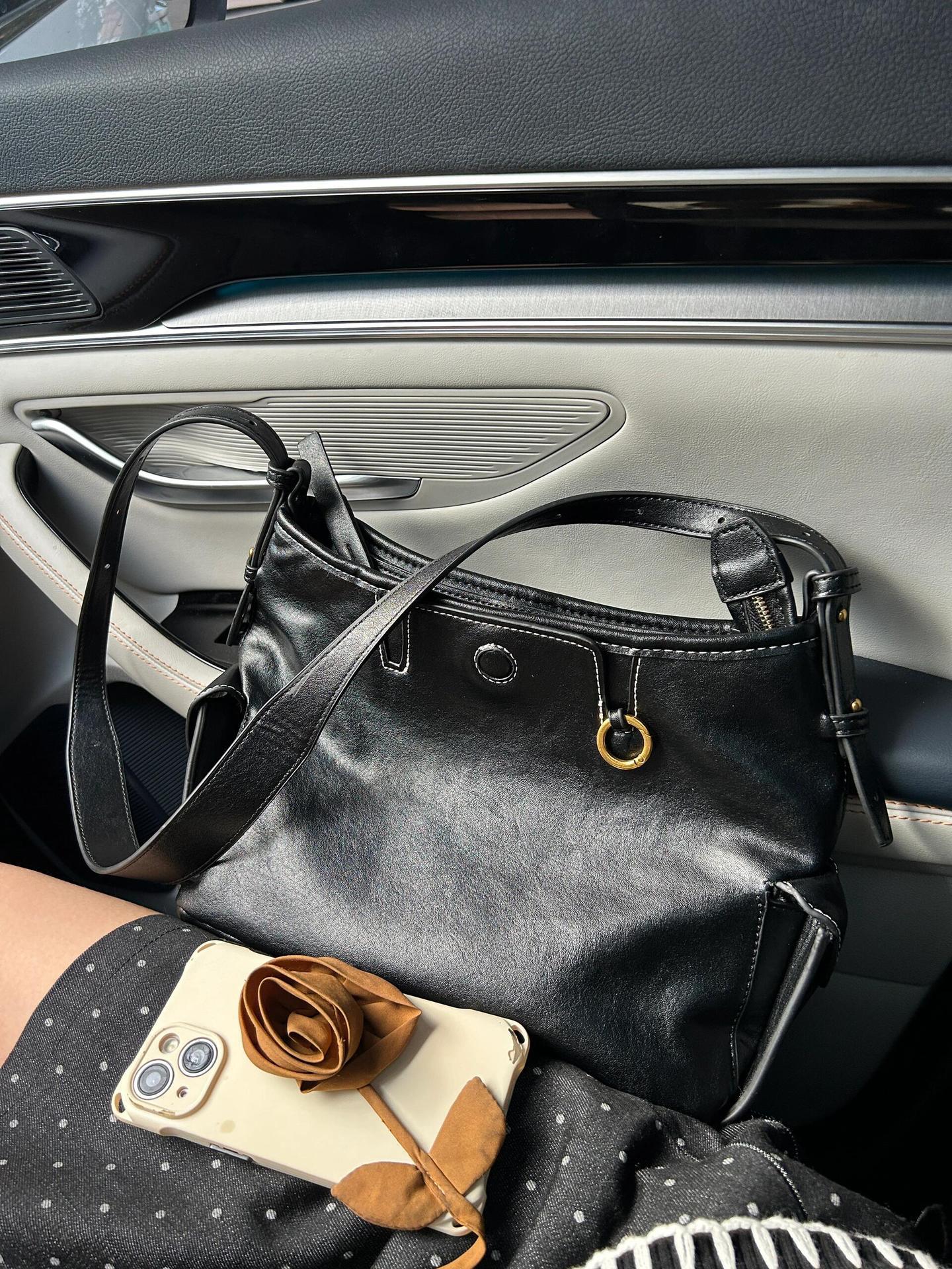 Women's Simple Retro Large Capacity Shoulder Bag